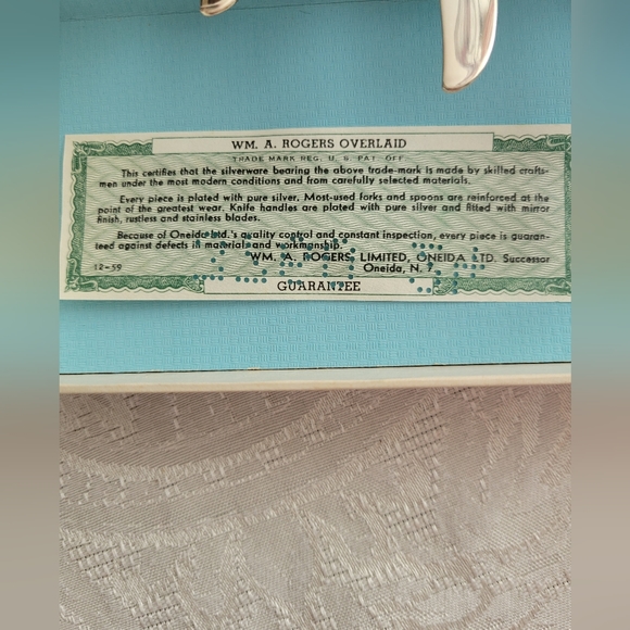 VTG Wm Roger's silverplate Hostess set...has very little tarnish NIB - Picture 2 of 4